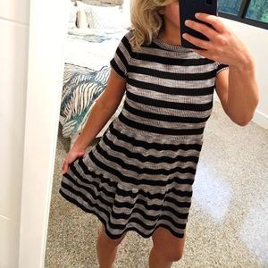 Black and white Loft dress size is petite
